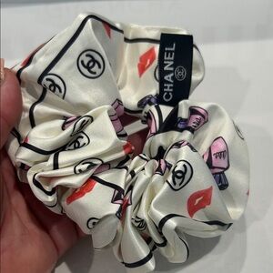 Fashion Jewelry Silk Scrunchie with Pink and Cream Design